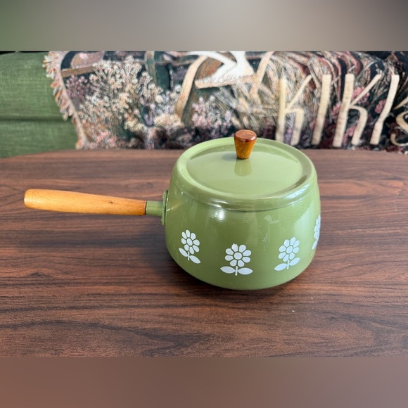 Vintage Other - 🌼 Vintage Green Enamel Saucepan w/ Lid & Wooden Handle – Mid Century Design🌼